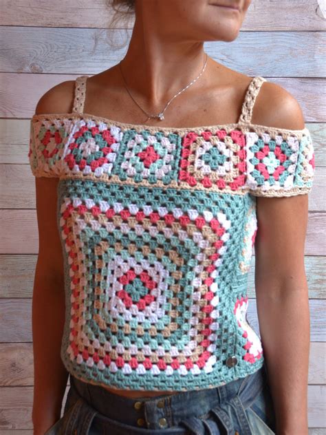 Pattern to crochet granny square haltered neck top for girls with clear instruction, step by step photos, free pattern. PATTERN Crochet TOP Granny square Multicolor Crochet Lace ...