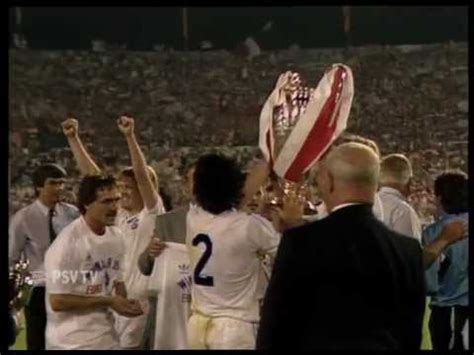 Los campeones del psv celebran el título tras la final. PSV - Benfica (Finale Europa Cup I, 25 mei 1988) - YouTube