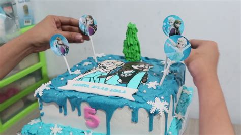 Cara menghias kue ultah paling simple untuk pemula. Cara Menghias Kue Ulang Tahun Frozen untuk Anak Perempuan ...