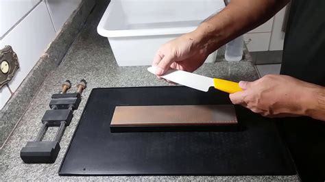 Ceramic knives can also hold their edge much longer than steel, so you don't need to sharpen them as often. Como afiar facas de cerâmica. How to sharpen ceramic ...