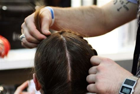 Your hair loss might be due to an autoimmune disorder called alopecia areata. COMO FAZER TRANÇA ARCO