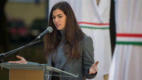 A kormányszóvivő hangsúlyozta, a tavaszi helyzethez képest most szentkirályi alexandra felhívta a figyelmet, már eddig is több ezer milliárd forintba került a járványügyi védekezés, de ennek is. Új kormányszóvivő jön januártól - Infostart.hu
