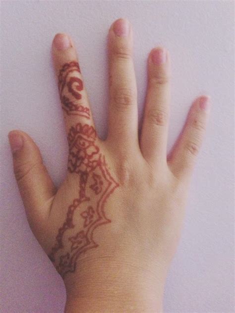 Henna protects the hair shaft so it always looks natural and radiant, especially in the sun. 301 Moved Permanently