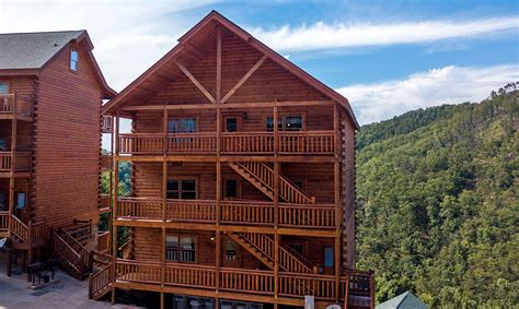 Great location in young harris ga. Pigeon Forge cabin Majestic Mountain Waters