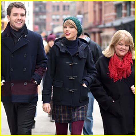 Subscribe for more videos!i do not own any of these images. Taylor Swift, Her Brother Austin, & Their Mom Andrea Hang ...