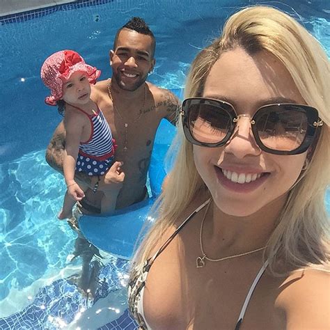 The contract expires 31st december 2020. Alex Teixeira esquece o frio da Ucrânia e aproveita sol no ...