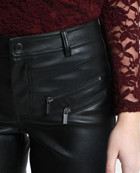 Il chiodo poi è uno dei capi più rock che ci siano. Pantalone in finta pelle. nero - 140998899A08 | Pimkie