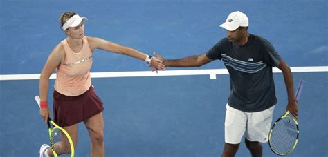 Barbora krejčíková a rajeev ram mají kvarteto mečbolů. Česká radost v Melbourne. Krejčíková triumfovala v mixu ...