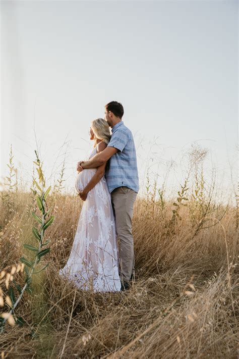 Outdoor Maternity Session | Maternity photography outdoors, Couple maternity poses, Maternity ...