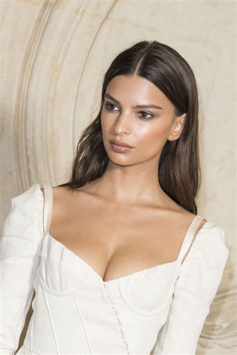 Born in london and raised in san diego. Emily Ratajkowski (51 Sexy Photos) | #TheFappening