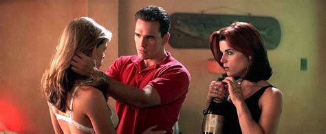 Angelica, the red fox threesome. Actress Neve Campbell turns 43! - PopHorror