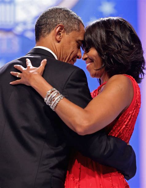 De plus, l'étude de l'université de hertfordshire révèle que parmi les couples qui dorment à moins de 2,5 cm d'écart, 86 % se sont dits heureux dans leur relation contre 66 % de ceux. Barack et Michelle Obama : les mots d'amour qui font du ...