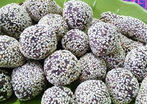 @josephineoctora source bahan kulit : Resep Onde-onde kentang ketan hitam isi kacang hijau oleh ...