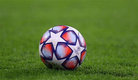 However, in the early days, the ball was usually only used for the knockout stage and it was common. Champions League: Diese Spiele zeigt DAZN heute live im TV ...