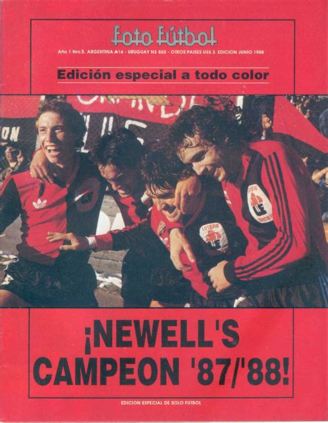 Earlier in the evening, it's the typical hangout. Newell´s: El Museo: Revistas numeros especiales