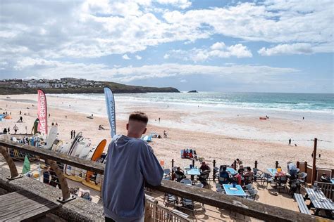 Scroll up to see your travel options to one of britain's. Fistral Beach Newquay - A Complete Guide To Visiting