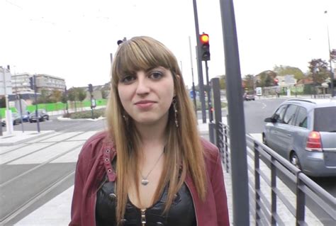 Ma femme surprise a baiser dans sa cuisine ! baiser la chatte de Géraldine du Havre - un bon film de cul français