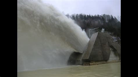 Ein hoch auf die feuerwehr,.(c). Hochwasser Steyr, Kraftwerk Klaus, nahe bei Schleuse - YouTube