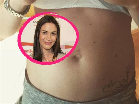 Dies hängt unter anderem von der anzahl der aufgenommenen parasiten ab. 5 Tage nach Geburt: Tessa zeigt nackten After-Baby-Bauch ...