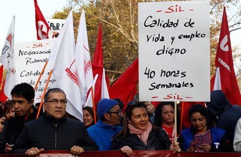 Conversamos con la enfermera del hospital regional de concepción, katerinne campos y el enfermero del hospital regional de concepción, samuel cartes, sobre la importancia de la enfermería en el área de la salud. Se desarrollan marchas en todo Chile por el Día del ...