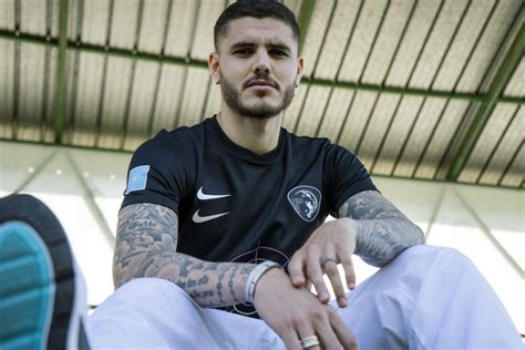 Mauro icardi brand ambassador per philipp plein 2016. Milano Design Week, in mostra 40 anni di maglie da calcio Nike