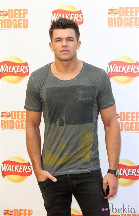 Leandro penna biography, ethnicity, religion, interesting facts, favorites, family, updates, childhood facts, information and more: Leandro Penna posando en el photocall de 'Walkers Deep ...