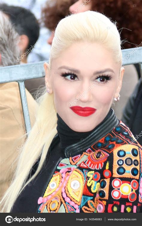 Check out full gallery with 1187 pictures of gwen stefani. Immagini: gwen | Cantante Gwen Stefani — Foto Editoriale ...