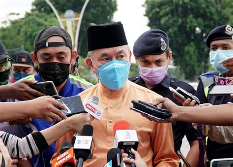 Hasil serbuan pukul 5.30 petang itu telah membawa kepada tangkapan lima suspek termasuk dalang sindiket pengedaran dadah iaitu seorang lelaki bergelar datuk seri di lokasi tersebut. Annuar Zaini nafi keluar kenyataan yang tular di media sosial