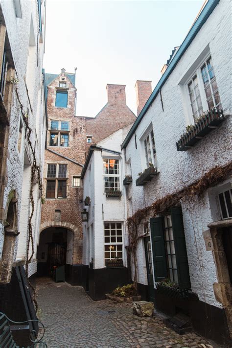 Cvo antwerpen kan je maar liefst 70 opleidingen volgen. Historisch centrum van Antwerpen - Vlaeykensgang - Fashiable