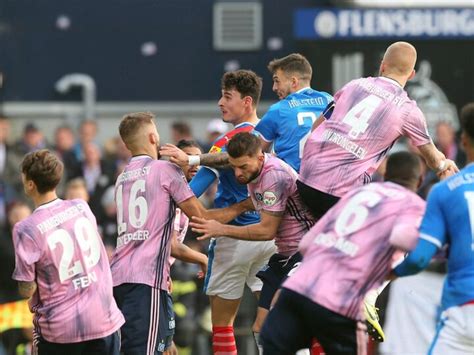 Die kieler wünschen auf ihre art gute. HSV gegen Holstein Kiel: So sehen Sie das Montagsspiel ...