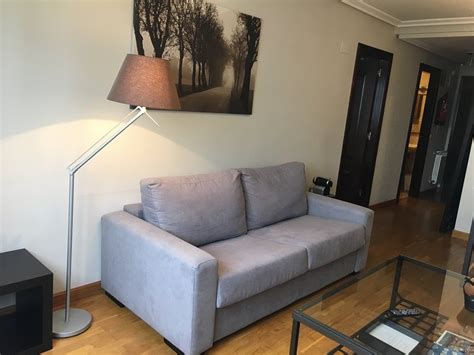 Una habitación, salón cocina y baño. Alquiler apartamento en Oviedo, Principado de Asturias con acceso a internet y caminar - Niumba