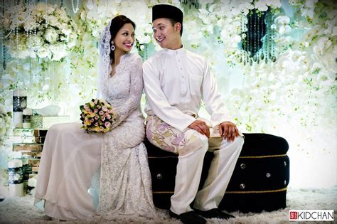 Samirah muzzafar, her two sons from her first marriage, and their indonesian maid, who is still at large, were charged with murdering nazrin at the house they shared in. Akad Nikah Photography of Azam and Amelia | Akad nikah ...