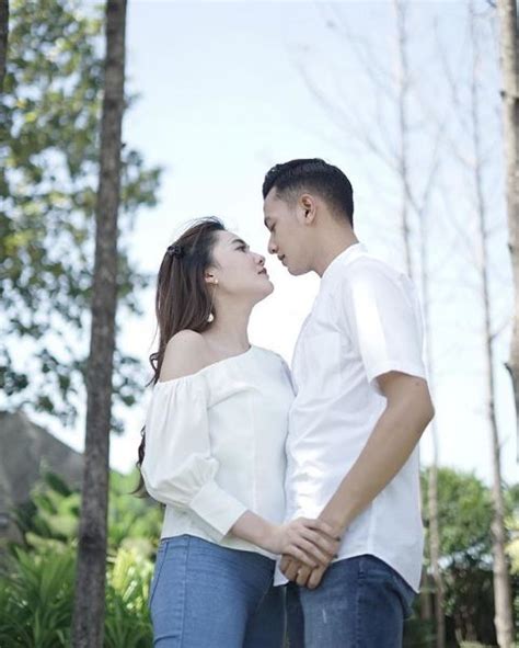 Di acara pernikahan tersebut, nella kharisma dan dory harsa juga tampak berduet menyanyikan lagu. Aib Dibongkar, Nella Kharisma dan Dory Harsa Dituding Jadi ...