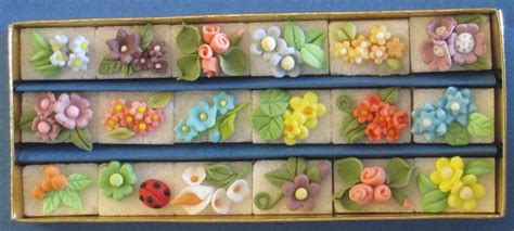 Mini cakes decorate per il battesimo. Zollette di zucchero decorate | Le Martarelle