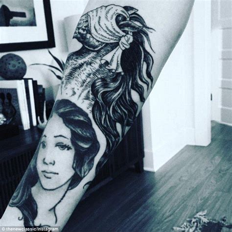 Iggy azalea distortion statue arm tattoo. Iggy Azalea shows off new horse-inspired tattoo on her ...