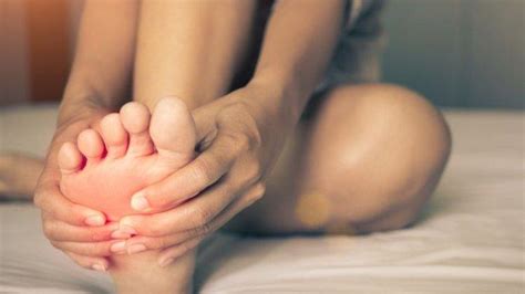 Jika pernah, normalkah hal tersebut? Penyebab Kaki Sering Terasa Dingin : dari Anemia, Diabetes ...
