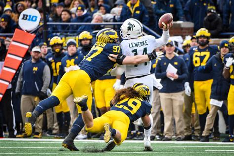 Latest on michigan wolverines defensive end aidan hutchinson including news, stats, videos, highlights and more on espn. Michigan defensive end Aidan Hutchinson (Getty Images)