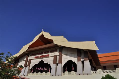 Ukuran lapangan bulu tangkis nasional dan internasional, ukuran net bulu tangkis, lapangan bulutangkis berasal dari negara, tebal garis lapangan badminton. Catatan Perjalanan Seorang Ayah, Ibu & The Two Little ...