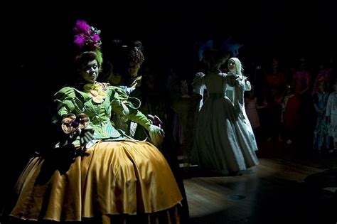 Monsieur cannibale in efteling op pretpark vergelijker.nl! Eftelist Mooiste jurken uit de kast voor het Sprookjesbal!