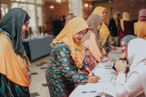 Selain itu, tanaman hias juga bisa membersihkan udara, lho. Portal Rasmi Jabatan Bantuan Guaman Malaysia - Program ...