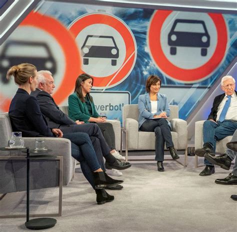 Derzeit moderiert sie die talkshows maischberger im ersten. Late Night "Maischberger": Fuchsbergers Schmerz und der ...