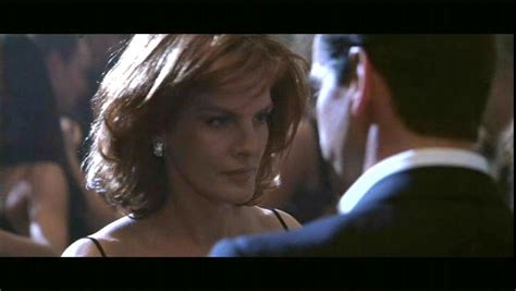 Some brilliantly devised bank heists were being committed in boston and the police were stumped. Rene Russo (1999) | Rene russo, Thomas crown affair, Hair ...