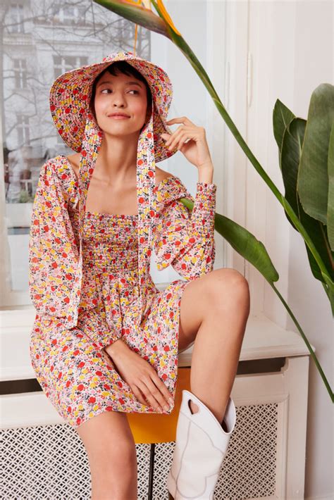 Founded in 2000, creative director ditte reffstrup. Ganni x Mytheresa : une collection capsule printanière ...