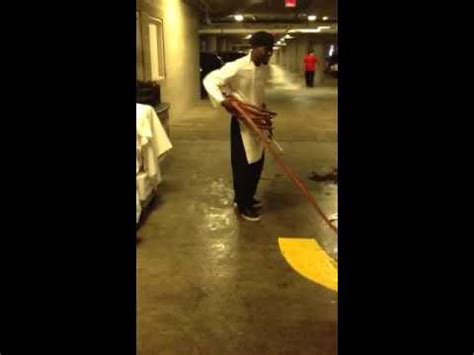 100 ft expandable garden water hose pipe How to roll up a garden hose - YouTube