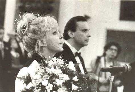 She has won the national zlatý slavík music award on nine occasions between 1977 and 1985. Hana Zagorová a Štefan Margita - Hana Zagorová