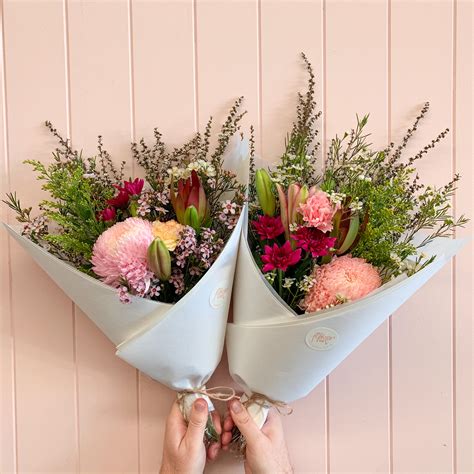 Delivery charges as applicable / flowers rates may change on. Our Small Bunch - The Flower Run