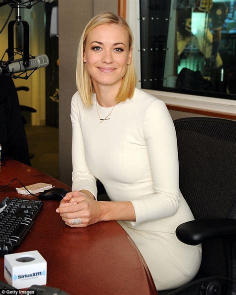 Are there photos of yvonne strahovski smoking on a terrace of a cafeteria? Yvonne Strahovski manages to look stylish even in snowy ...