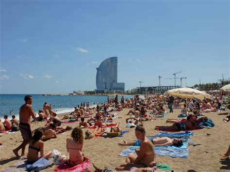 Bekijk meer ideeën over barcelona, strand, stranden. 10 Sights Not to Miss in Barcelona | Pommie Travels