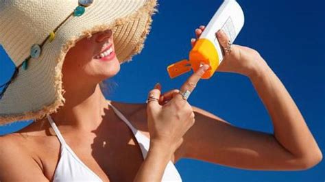 Sunscreen ini mengandung spf 50+ pa+++ untuk melindungi kulit dari sinar uva dan uvb yang dapat merusak kulit. 5 Sunblock &Sunscreen dengan SPF untuk Lindungi Kulit