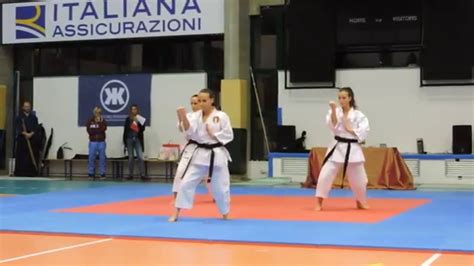 She has won numerous medals in the women's individual kata and women's team kata events at the world. Kata della Nazionale Italiana di Karate -Viviana Bottaro ...